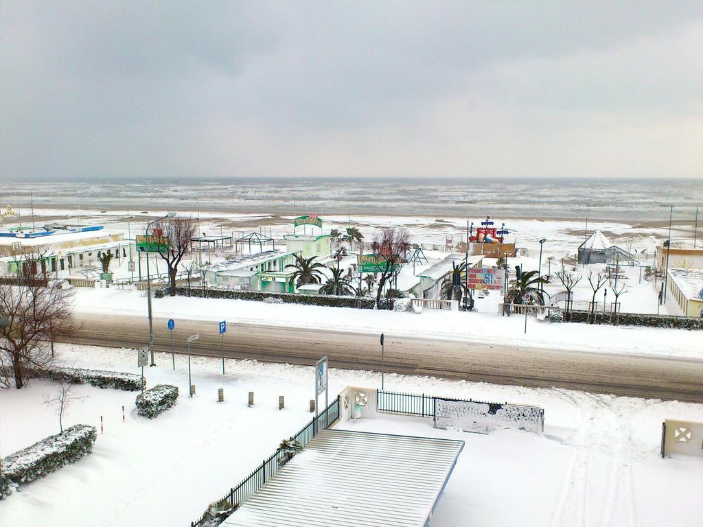 Hotel Cobalto Римини Экстерьер фото