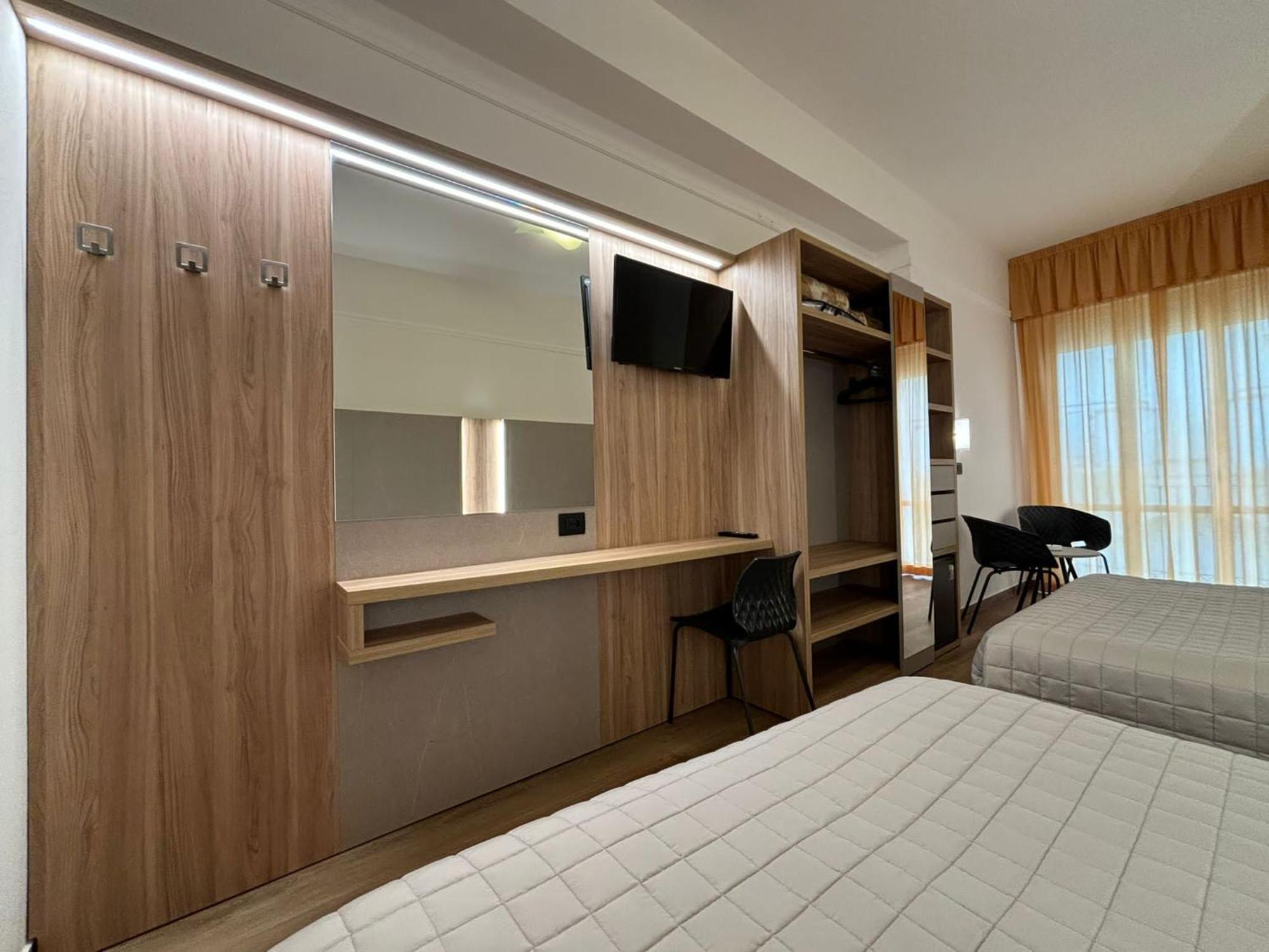 Hotel Cobalto Римини Экстерьер фото