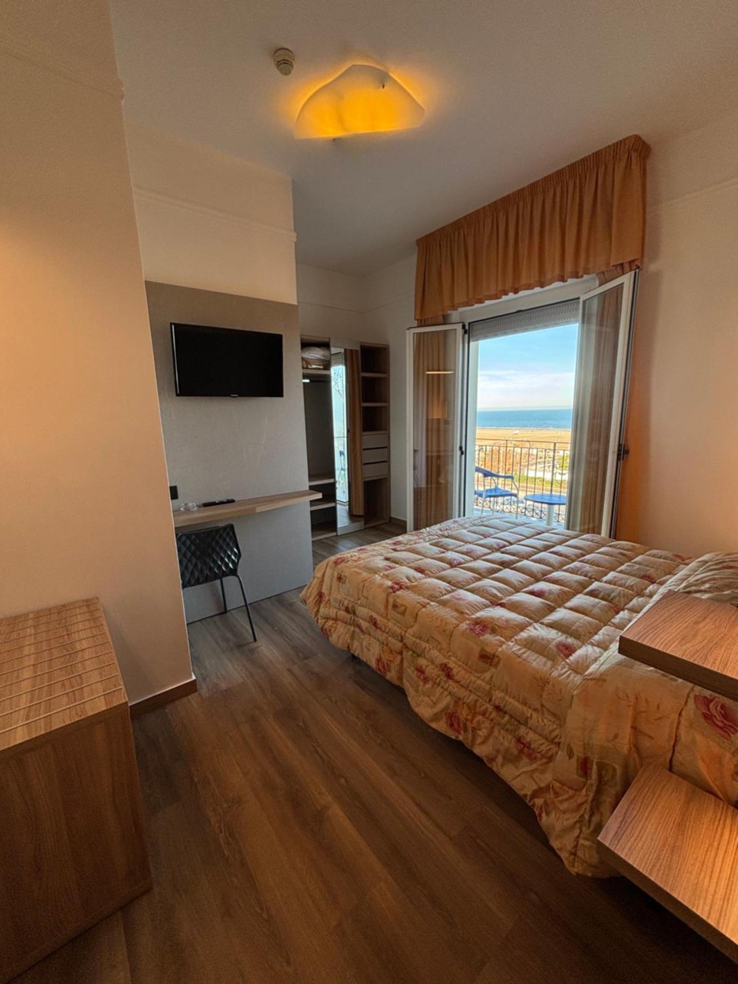 Hotel Cobalto Римини Экстерьер фото