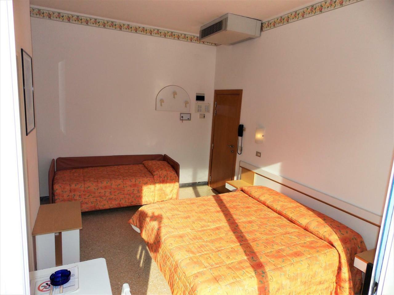 Hotel Cobalto Римини Экстерьер фото